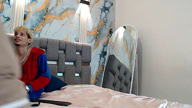 YOUNG_BOYS_HELLn Webbikameraesitys