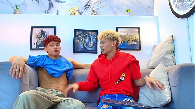 Show modela YOUNG_BOYS_HELL na web-kameri
