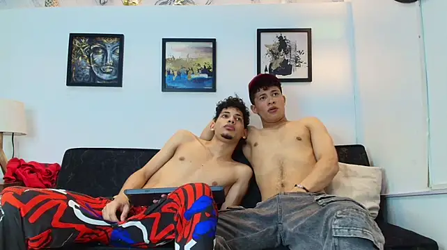 YOUNG_BOYS_HELLn Webbikameraesitys