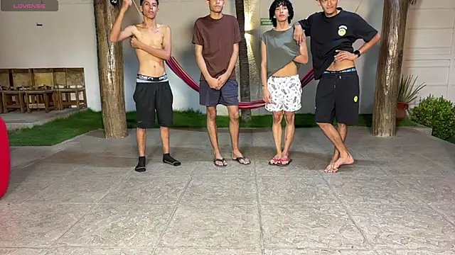 kinkyhousexxxx 网络视讯表演