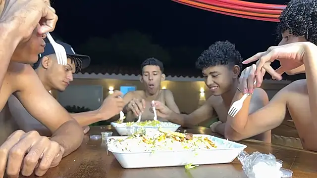 kinkyhousexxxx 网络视讯表演
