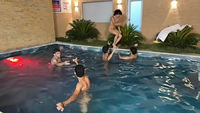 kinkyhousexxxx 网络视讯表演