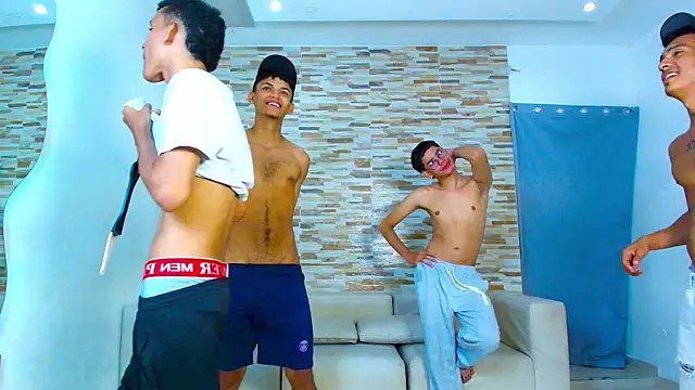 kinkyhousexxxx: διαδικτυακό σόου στην κάμερα