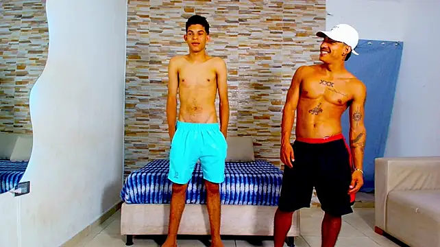 kinkyhousexxxx 网络视讯表演