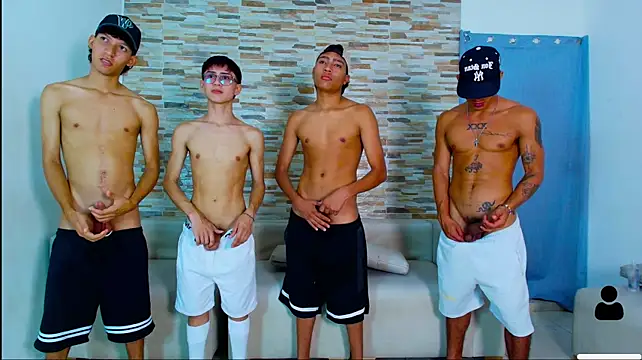 הופעת וובקאם של kinkyhousexxxx