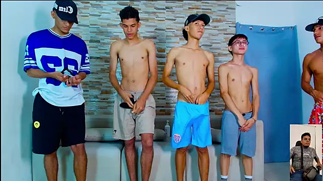הופעת וובקאם של kinkyhousexxxx