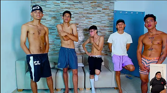 kinkyhousexxxx 网络视讯表演