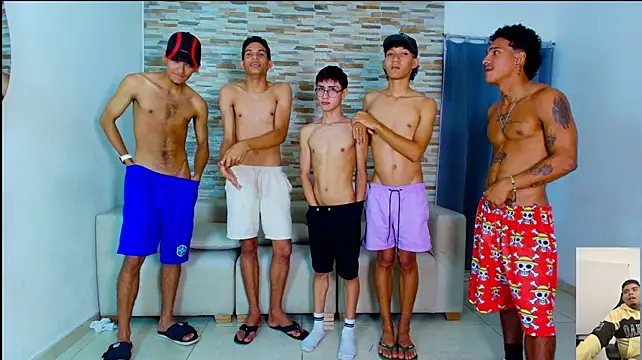kinkyhousexxxx: διαδικτυακό σόου στην κάμερα