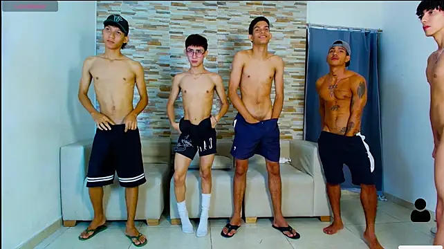 הופעת וובקאם של kinkyhousexxxx