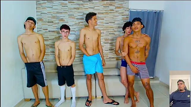 kinkyhousexxxx 网络视讯表演