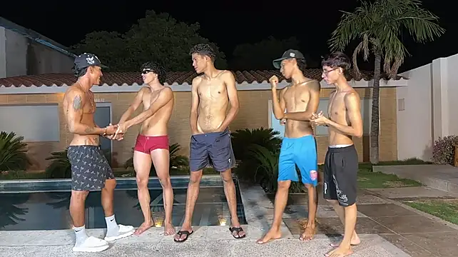 kinkyhousexxxx 网络视讯表演