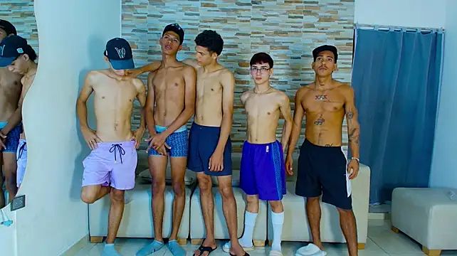 הופעת וובקאם של kinkyhousexxxx