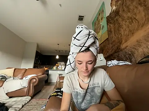 ash10alex Show in webcam