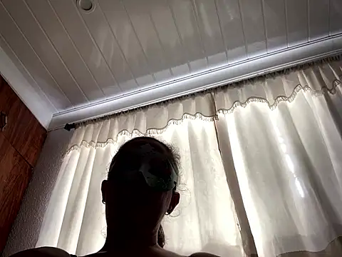 Charming-Layla: онлайн-чат