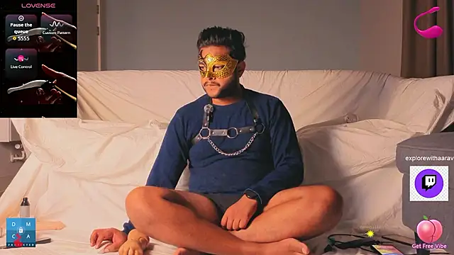 aarrav_hotty: διαδικτυακό σόου στην κάμερα
