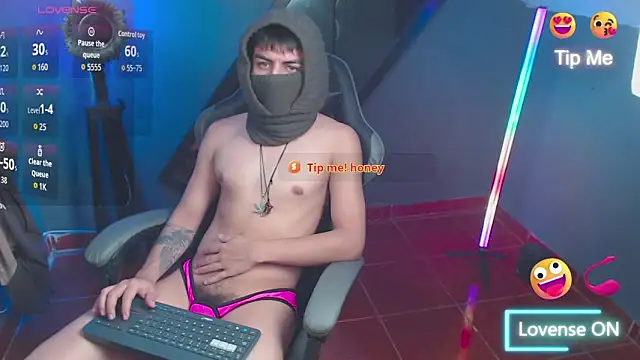 Show de ALPHA_LATINO na webcam