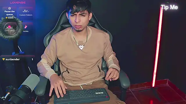 ALPHA_LATINOn Webbikameraesitys