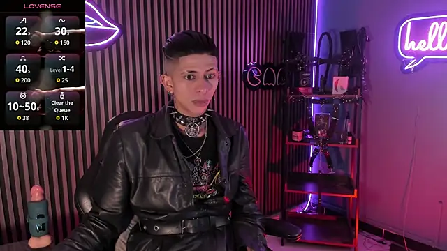 Maximoking26: διαδικτυακό σόου στην κάμερα