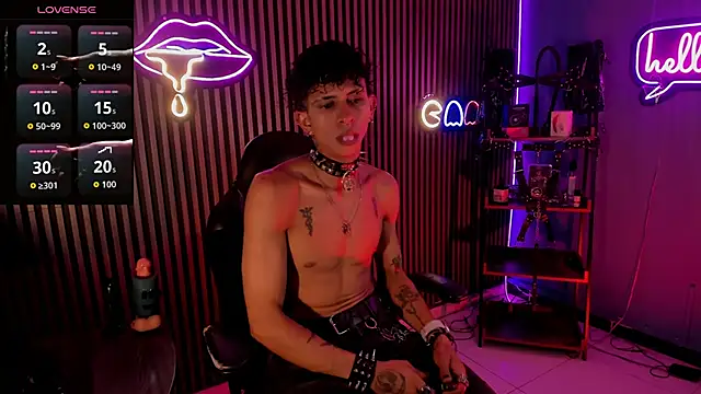 Maximoking26 Show in webcam