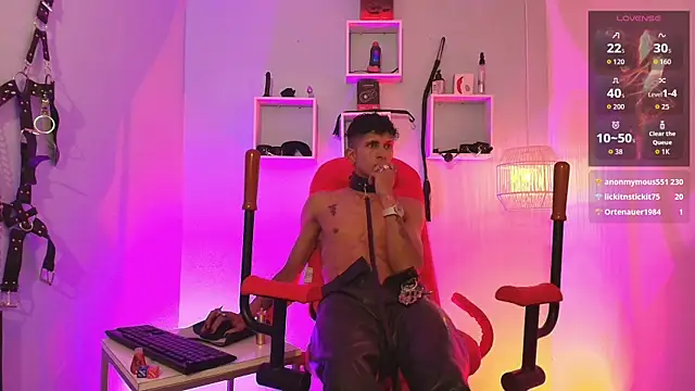 Maximoking26 Show in webcam