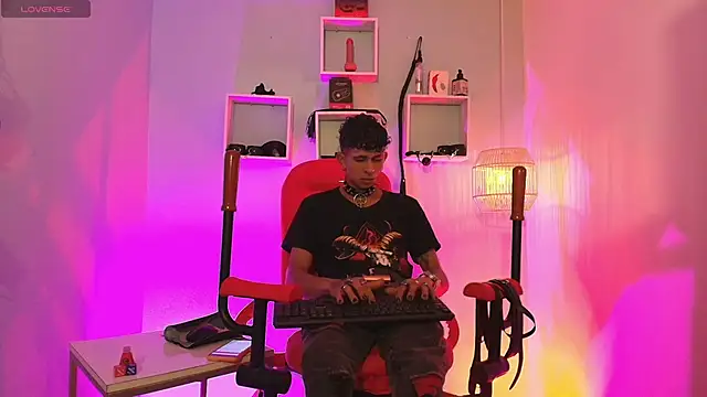Maximoking26's Webcam Show