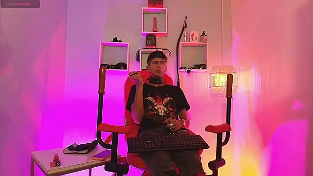 Maximoking26's Webcam Show