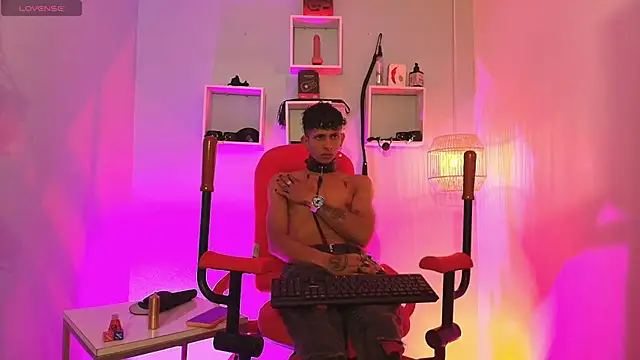 Maximoking26's Webcam Show