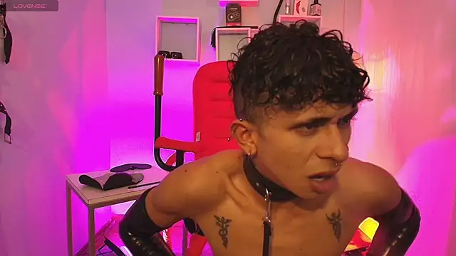 Maximoking26's Webcam Show