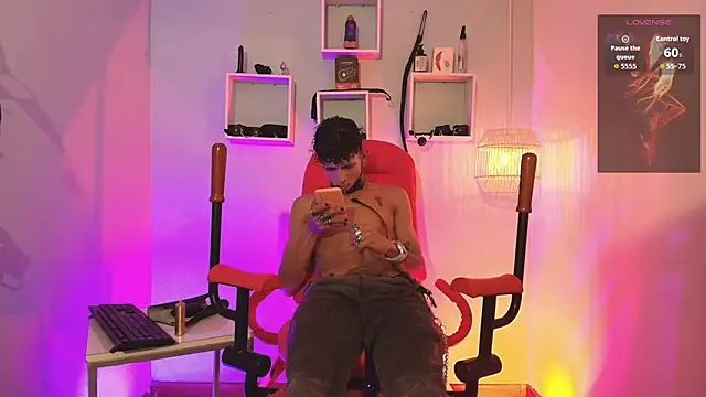 Maximoking26's Webcam Show