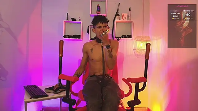 Maximoking26 Show Webcam