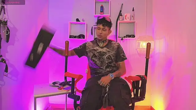 Maximoking26's Webcam Show