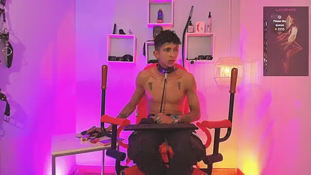 Maximoking26 Show Webcam