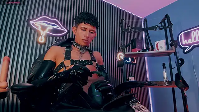 Maximoking26's Webcam Show