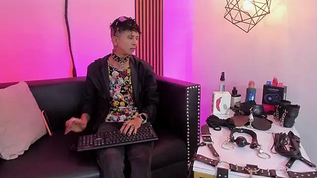 Maximoking26's Webcam Show