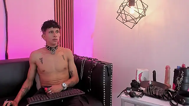 Show de Maximoking26 na webcam