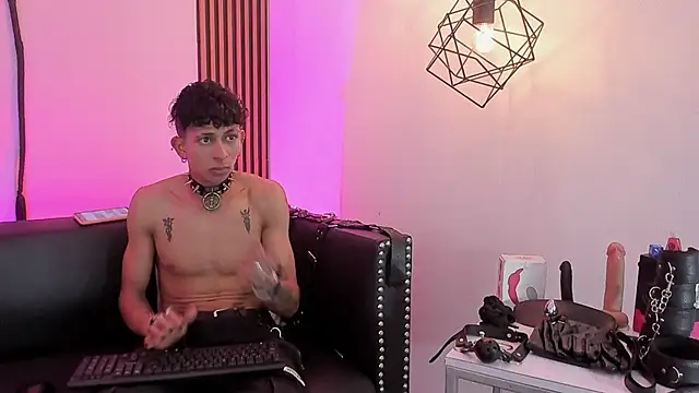 Show modela Maximoking26 na web-kameri