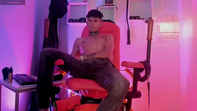Show modela Maximoking26 na web-kameri