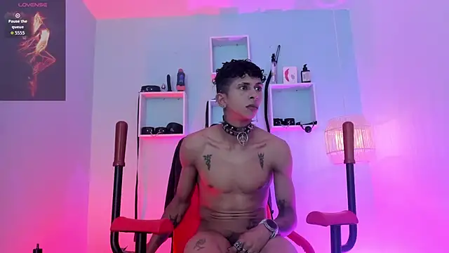 Maximoking26's Webcam Show