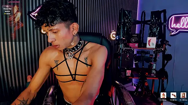 Maximoking26 Show in webcam