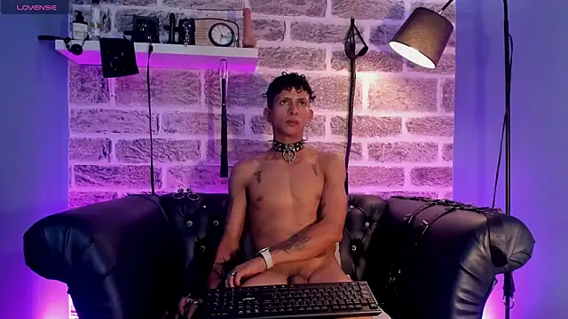 Maximoking26 Show in webcam
