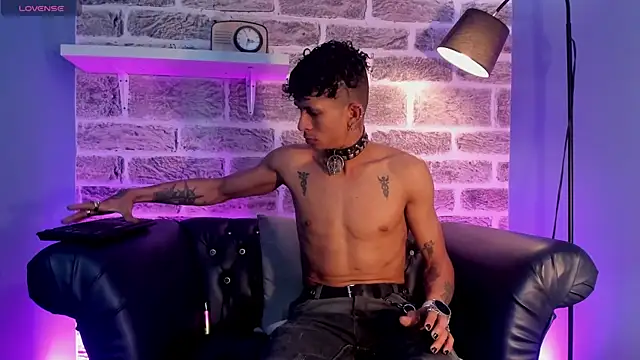 Maximoking26's Webcam Show