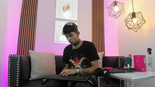 Maximoking26's Webcam Show