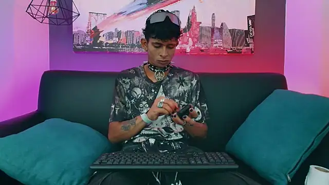 Maximoking26 Show in webcam