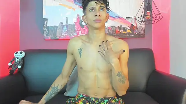 Maximoking26: διαδικτυακό σόου στην κάμερα