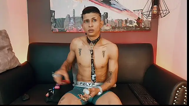 Maximoking26 Show in webcam