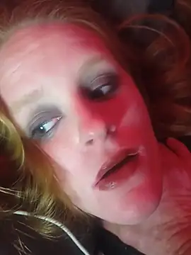 redslovestofuck's Webcam Show