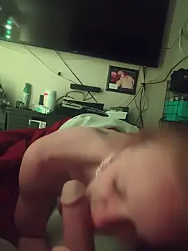redslovestofuck's Webcam Show