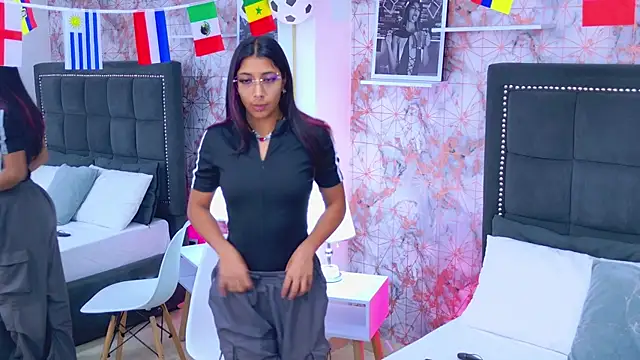 Raven_Gloomy Show in webcam