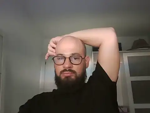 lachy2410 webcam show