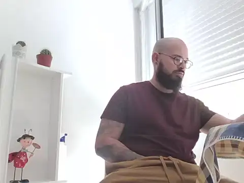 lachy2410 Show in webcam